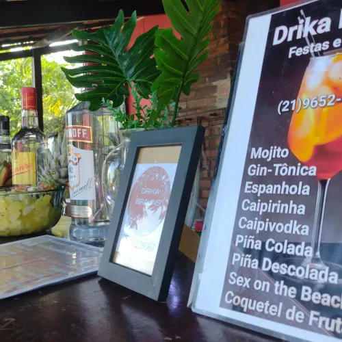 Open bar , barman 