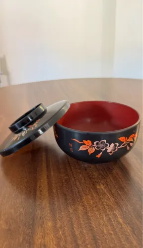 Cumbuca japonesa com tampa