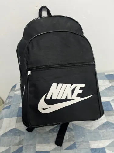 Mochila preta estilosa - Unissex