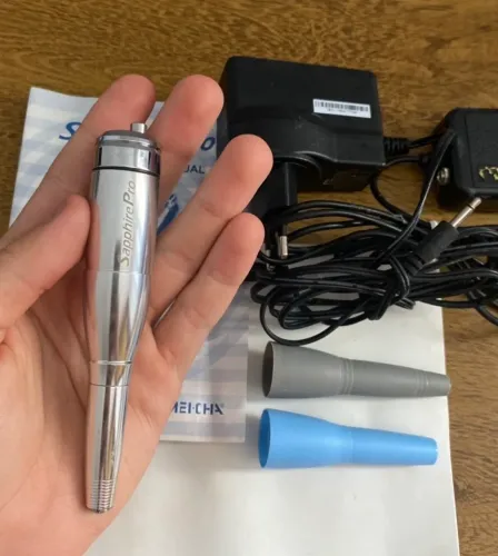 Dermógrafo para micropigmentação de sobrancelhas