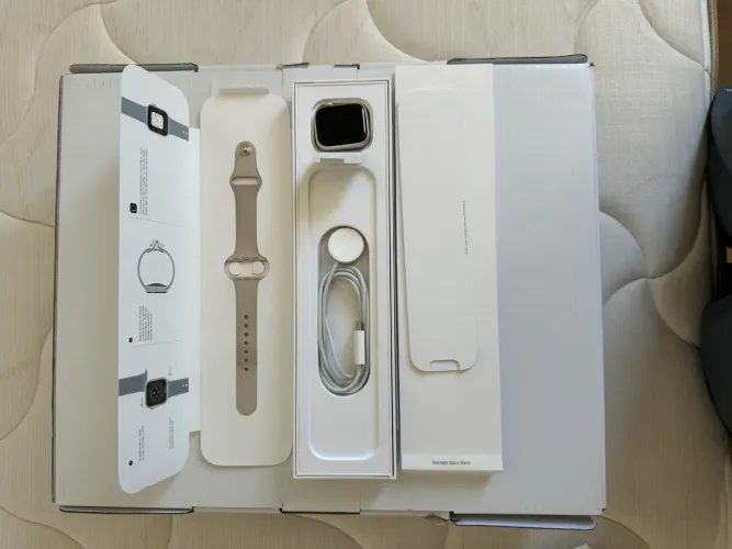 Apple Watch Series 8 41mm Starlight Case with Starlight Sport Band (GPS)