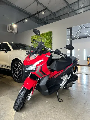 Honda Adv 150 (estado de zero km) 