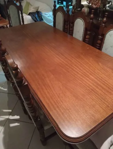 Mesa de cerejeira