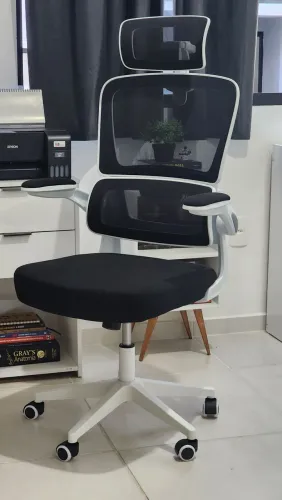 Cadeira de Escritório Ergonômica e Confortável