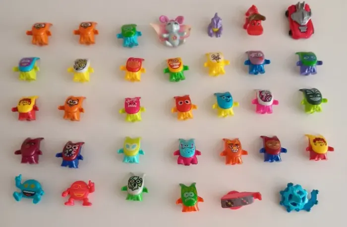 Lote com 34 Miniaturas - Kinder Joy