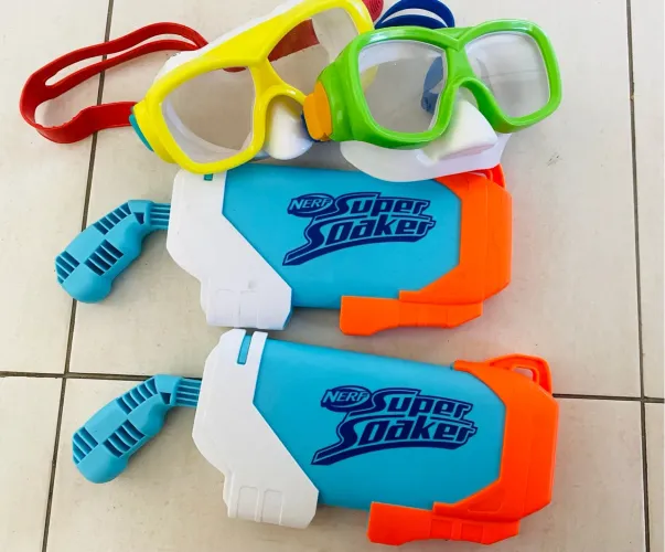 Armas de Água Nerf Super Soaker e 2 Máscaras de água - Diversão garantida!