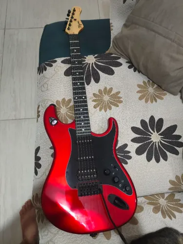 GUITARRA TAGIMA SIXMART- NÃO PRECISA DE PEDALEIRA, 5 EFEITOS EMBUTIDO NELA MESMA