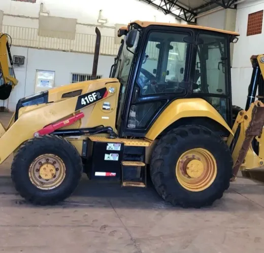 Retroescavadeira Caterpillar 416F2 - Parcele
