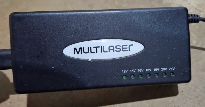 Carregador de notebook multilaser pino fino 