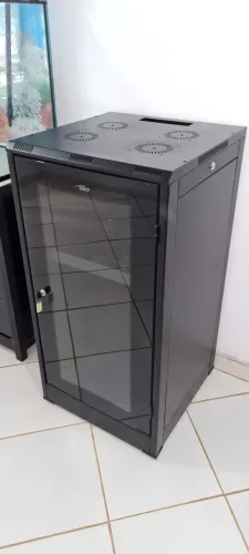 Rack para servidor e periféricos + Servidor IBM System x 3100 M4