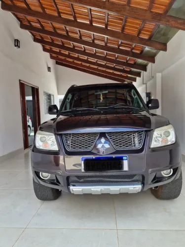 PAJERO TR4 4X4 AUT | COR EXCLUSIVA VERMELHO RUBI | PRONTA PARA QUALQUER DESAFIO!