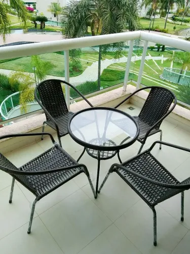 4 cadeiras com a mesa 650 a vista