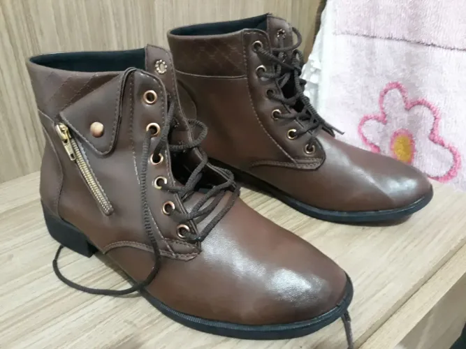 Botas Femininas Marrom - Conforto e Estilo