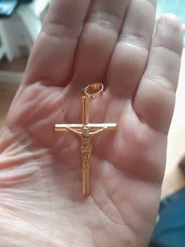 LINDO PRESENTE DE DIA DOS NAMORADOS!!Cruz banhada a Ouro 18k com Cristo