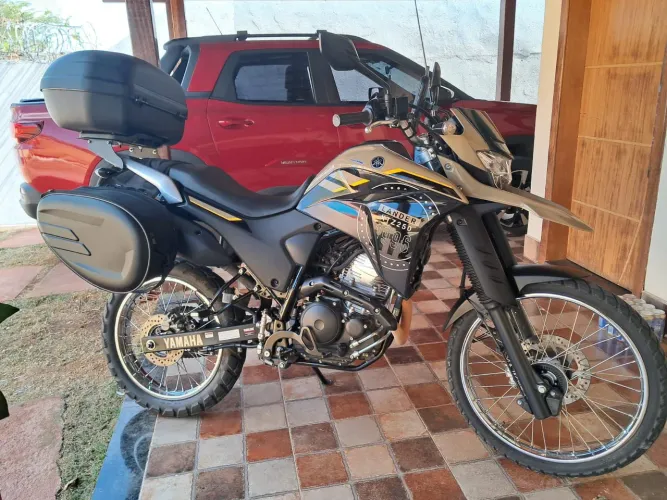 Lander 250 muito nova 