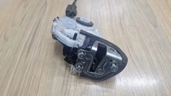 Fechadura Porta T.d Hilux