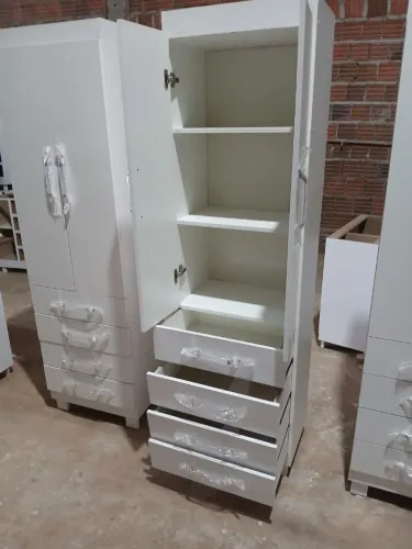 Guarda-Roupa Branco com Gavetas e Prateleiras