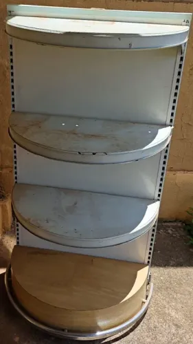Expositor de Metal LAP 65X125X40CM R$ 100,00