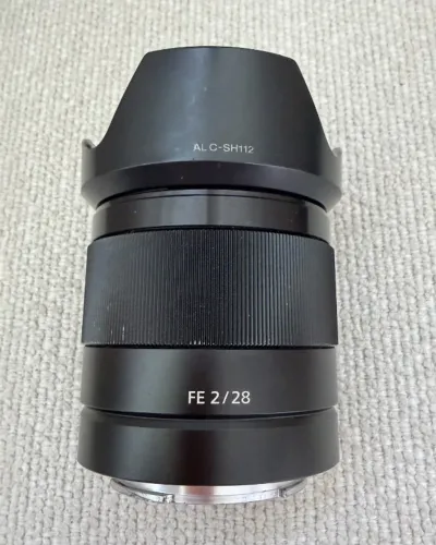 Lente Sony FE 28mm f/2.0 - Compacta, Leve e Clara