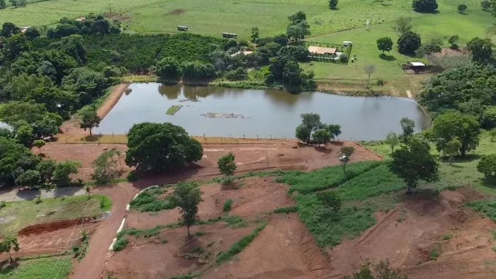 Vendo lote/terreno em condomínio fechado em Nerópolis frente para o lago