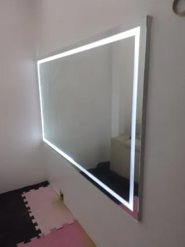 Espelho com LED embutido