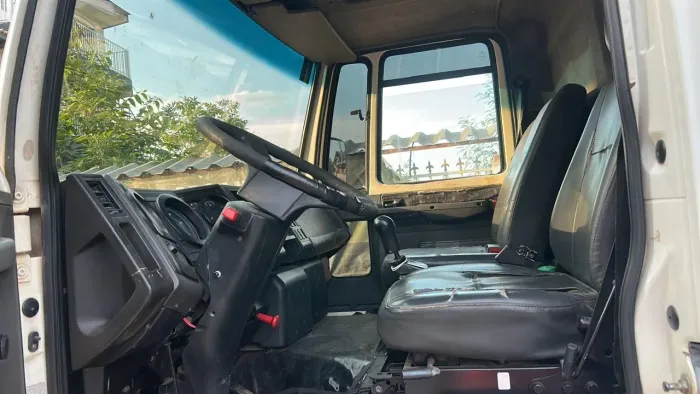 Caminhão baú Ford cargo 712