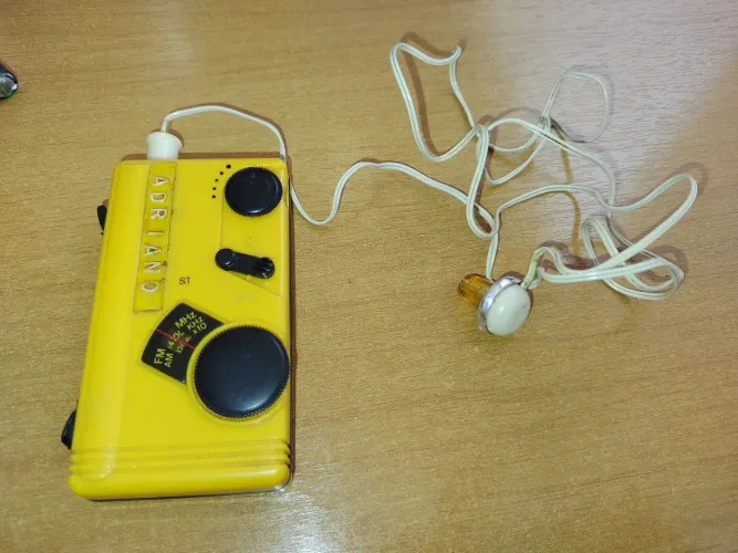 Rádio Portátil de bolso, antiguidade, funcionando. Envio qq local.