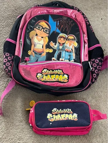 Mochila e estojo em ótimo estado
