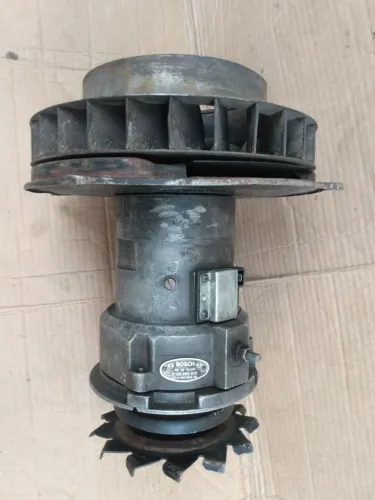 Alternador Bosch de 14V de 35A usado precisa de manutenção