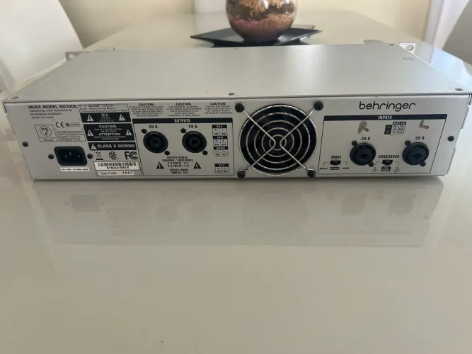 behringer amplificador 