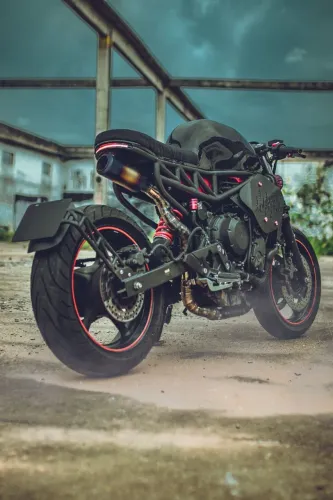 Yamaha XJ6 600cc Custom Café Racer "Mad Max"