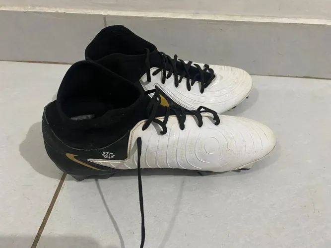 Chuteira Nike Phantom Luna Campo Tam. 40,5 - ótimo estado