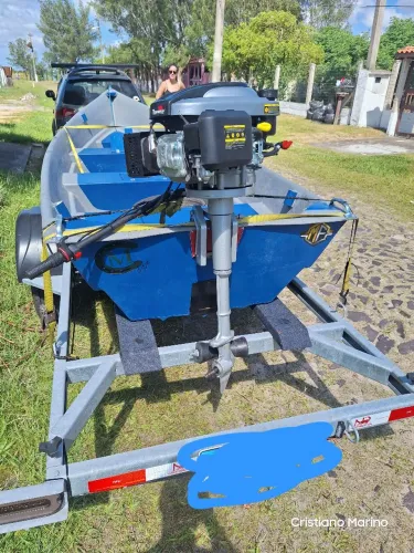 Barco com Motor "SEM A CARRETA"