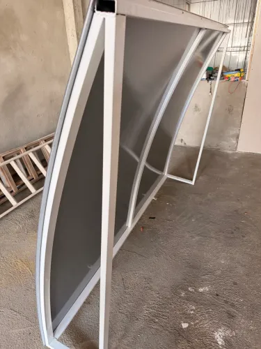 Toldo de policarbonato