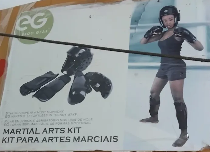 Kit de Artes Marciais - Capacete, Luvas e Protetor