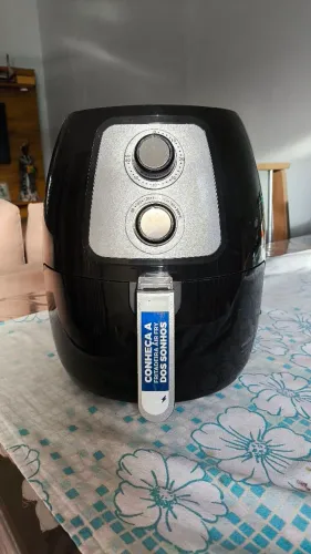 Air fryer 4 litros muito nova. 