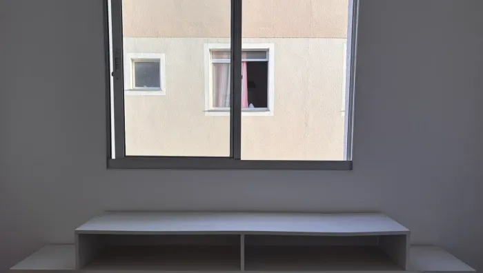 Vendo escrivaninha/ penteadeira semi nova