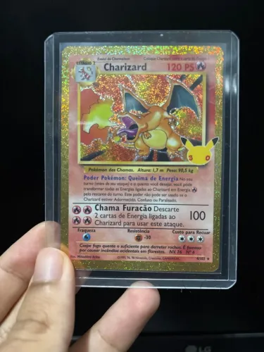 Charizard Pokémon 30 anos