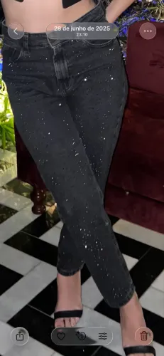 Calça preta de brilho