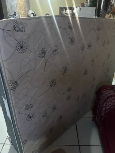 Cama QUEEN em perfeito estado