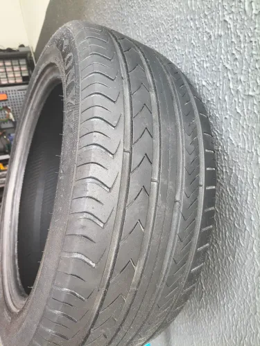Par de Pneus Onyx(Aro 17) 215/55 R17 98W XL - Excelente Estado