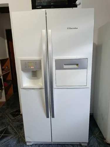 Geladeira Side by Side Electrolux - Excelente estado