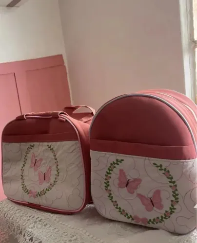Vendo kit de bolsa maternidade e lixeira