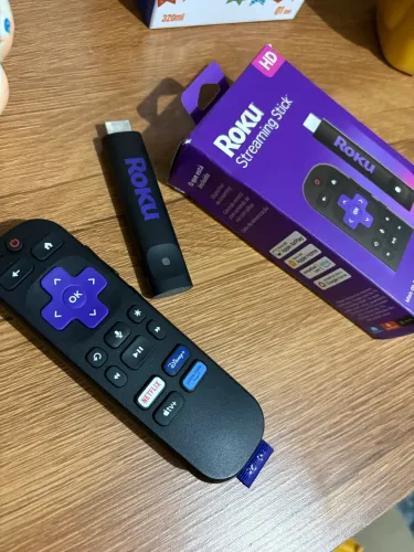 Roku Tv com comando de voz aceito cartão