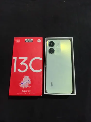 Um redmi 13c,em perfeito estado,preço negociável.