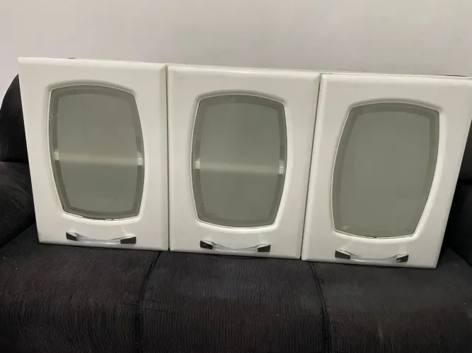 Armário de Aço Itatiaia 3 Portas de Vidro - Branco