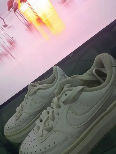 Tênis original NIKE. Confortável e pouco usado precisando apenas de um limpeza!