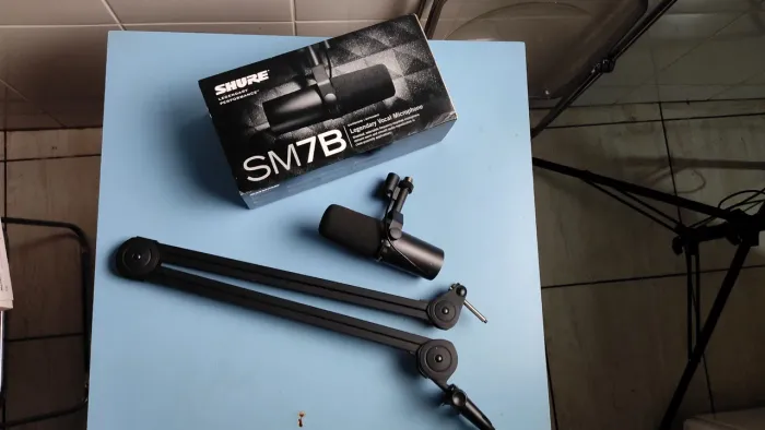 Microfone Dinâmico Shure Sm7b + Braço articulado + Cabo XLR