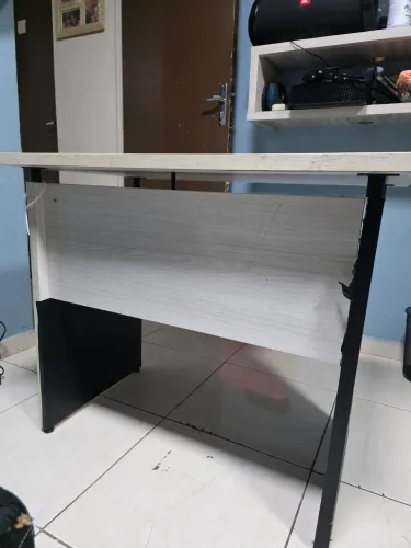 Mesa escritorio planejada resistente