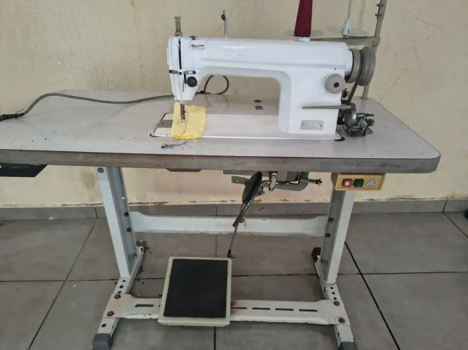 Máquina reta industrial